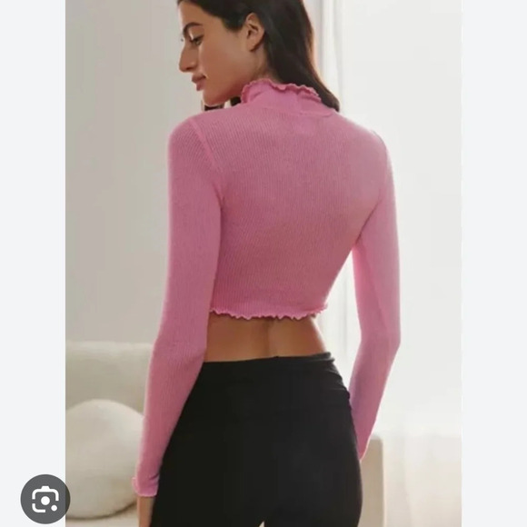 Urban Outfitters Out From Under Neon Pink Cropped Lettuce Hem Turtleneck Small - Picture 8 of 16